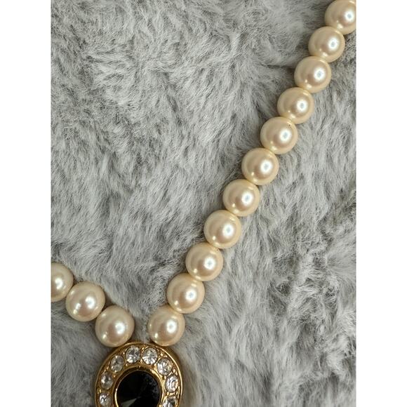 Faux Pearl Drop Necklace with Crystal Pendant, Gold-Tone, 17" + 2.5" Vintage - Picture 4 of 5